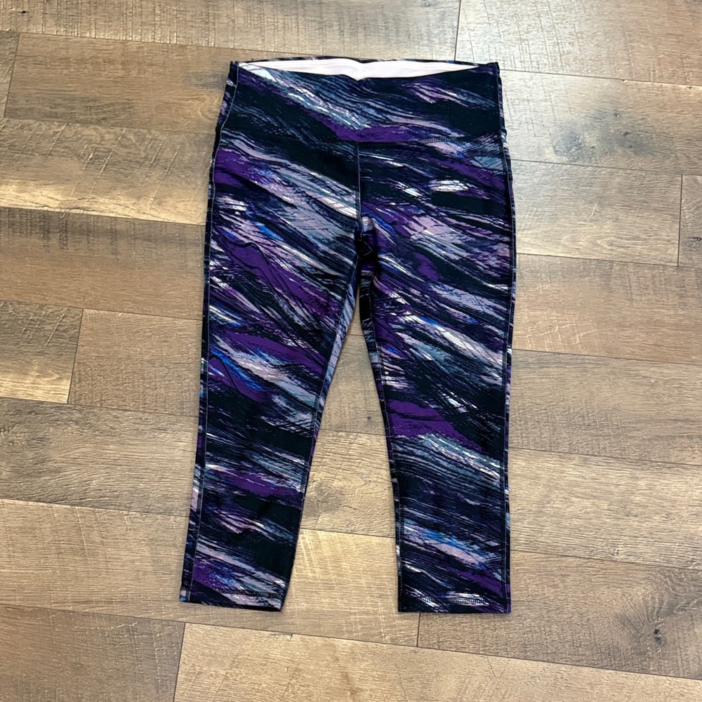 MARIKA Women’s Purple & Black Patterned Active Cropped Leggings